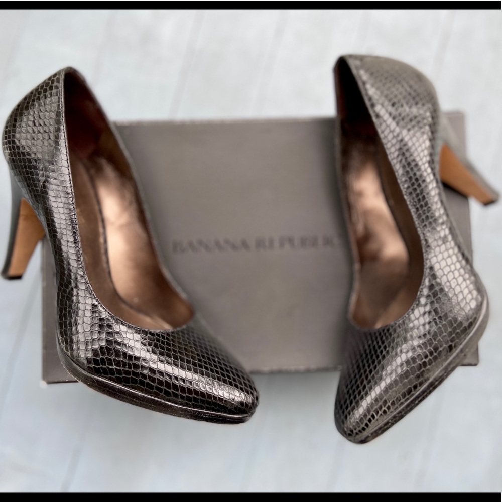 ⏳Banana Republic Claudine Snake🐍 Pumps